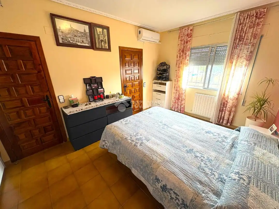 Dormitori de Casa o xalet en venda en Zaragoza amb Aire condicionat, Calefacció i Terrassa