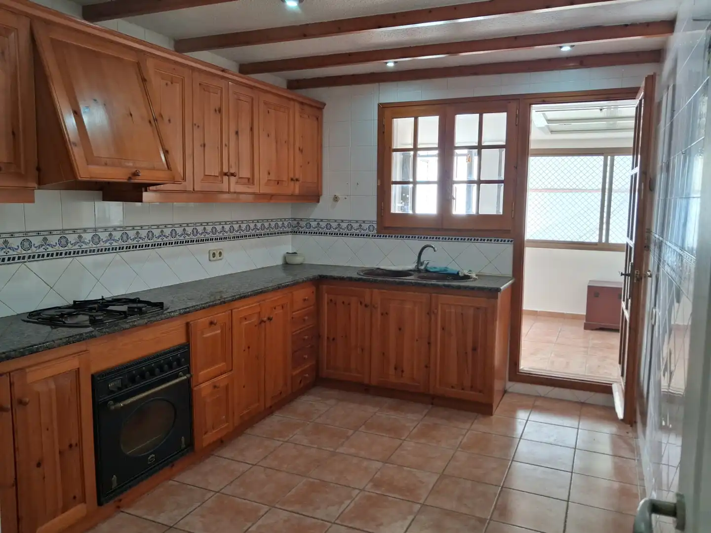 Cocina de Planta baja en venta en Castelldefels con Jardín privado