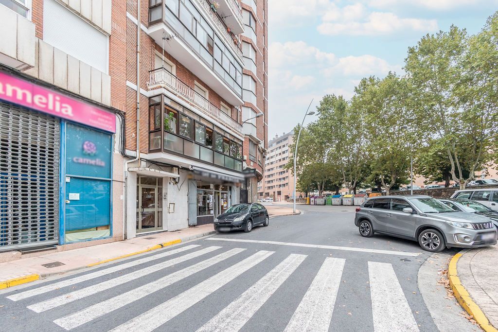 Vista exterior de Apartament en venda en Ponferrada amb Calefacció i Traster