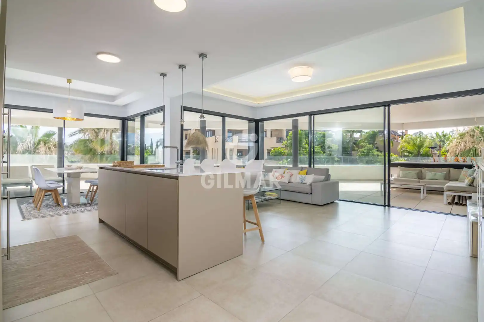 Vista exterior de Apartament en venda en Estepona amb Calefacció, Traster i Piscina