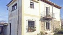 Vista exterior de Casa o xalet en venda en Torrelavega  amb Terrassa