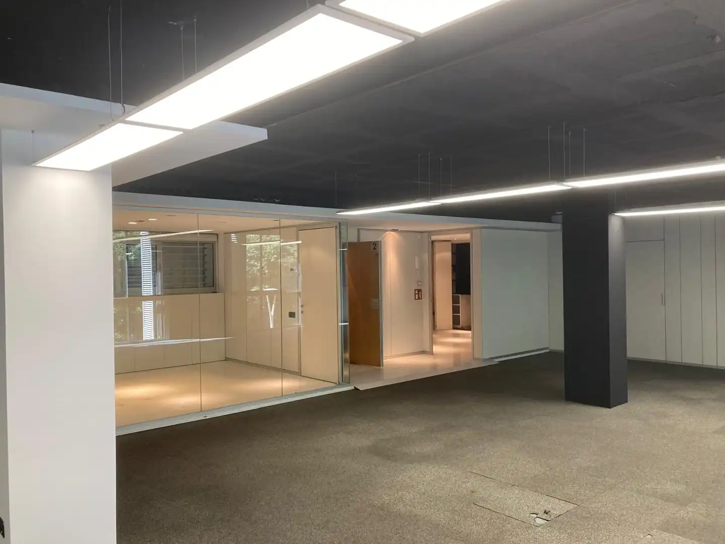 Office space to rent in PAU CLARIS 99-101, imagen 2