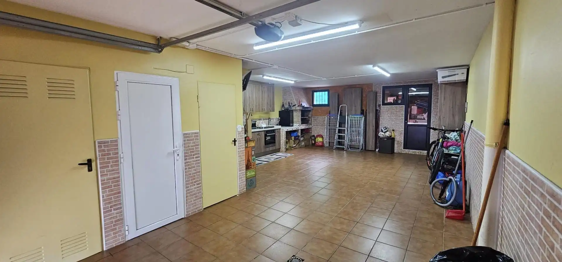 Einfamilien-Reihenhaus zum Verkauf in Villaquilambre mit Heizung, Privatgarten und Parkett