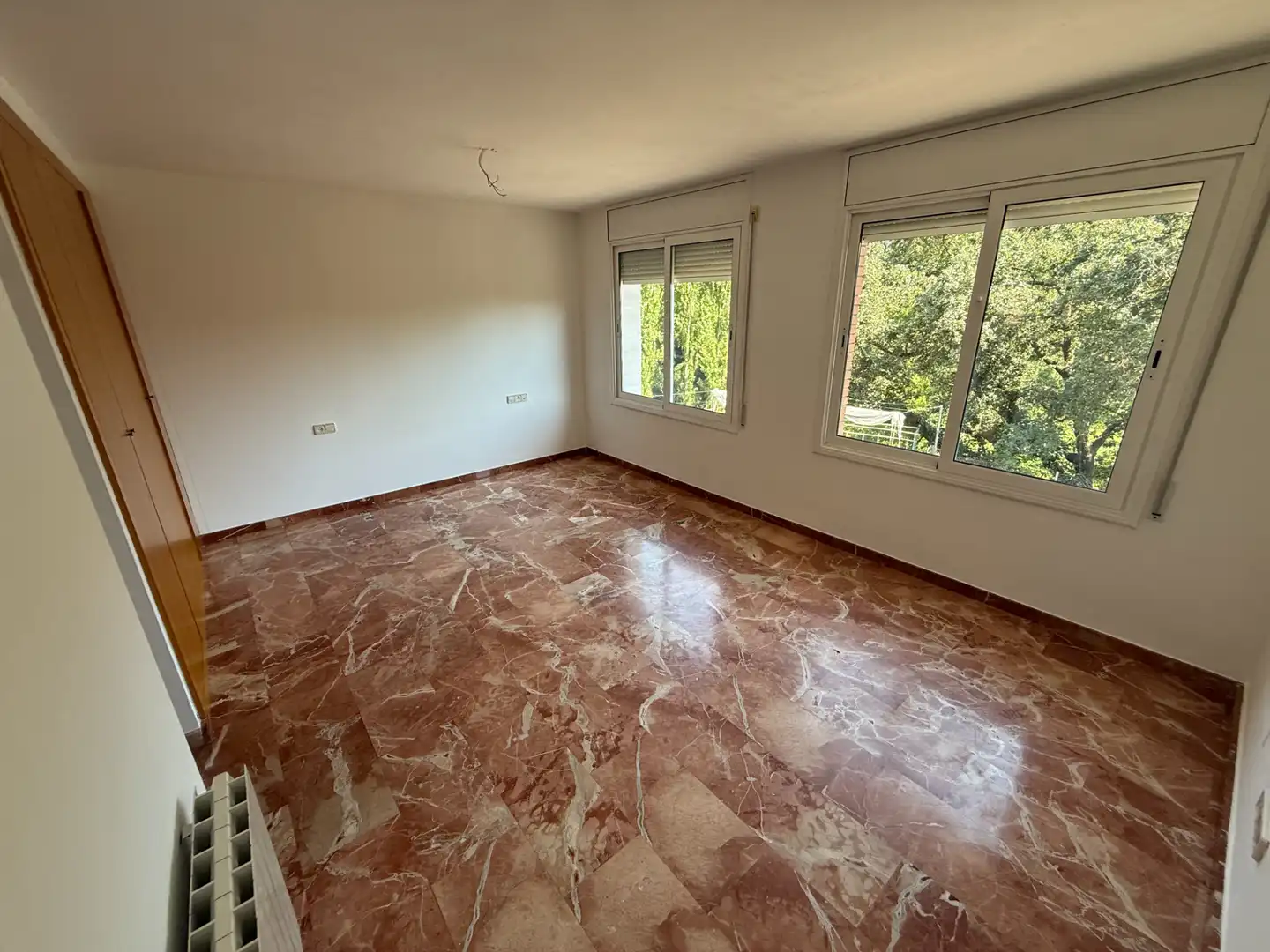 Wohnzimmer von Einfamilien-Reihenhaus zum Verkauf in L'Ametlla del Vallès mit Klimaanlage, Heizung und Privatgarten