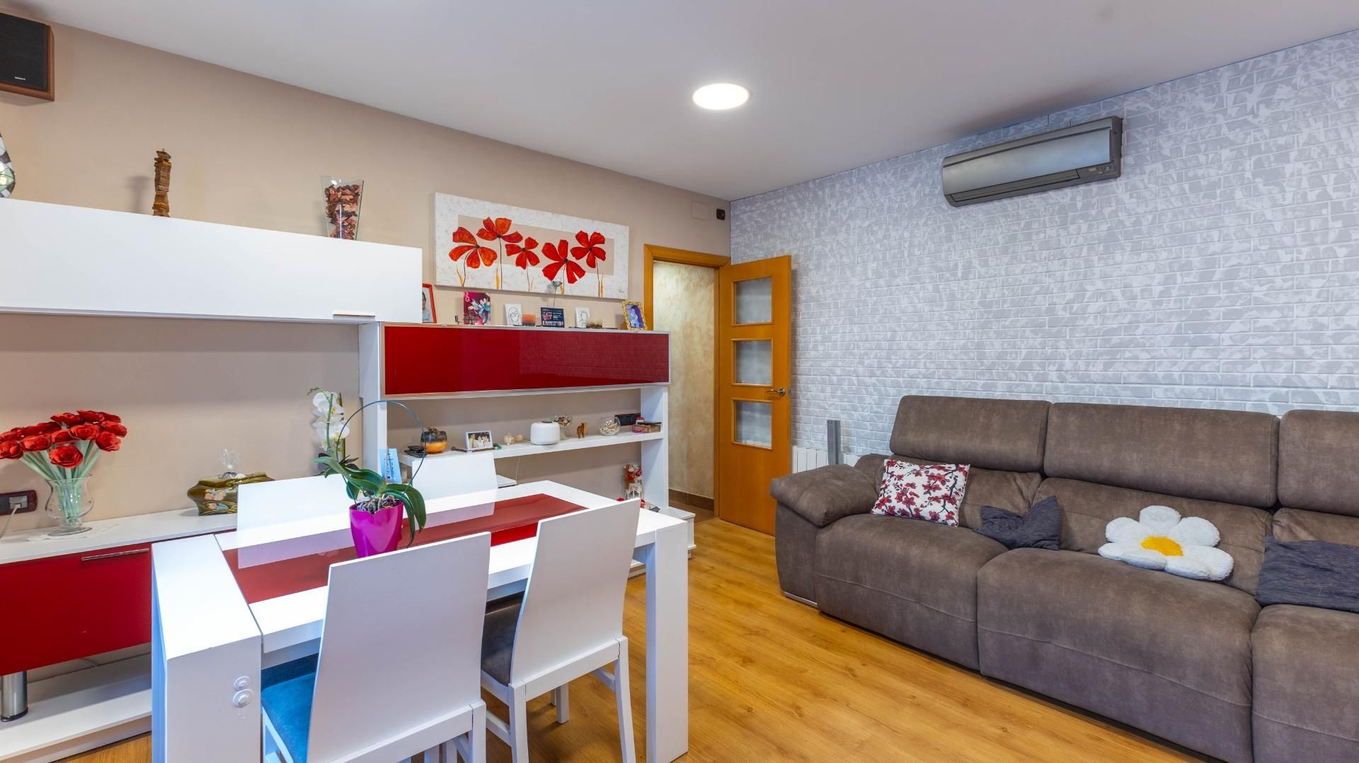 Living room of Flat for sale in  Barcelona Capital  with Air Conditioner, Heating and Parquet flooring