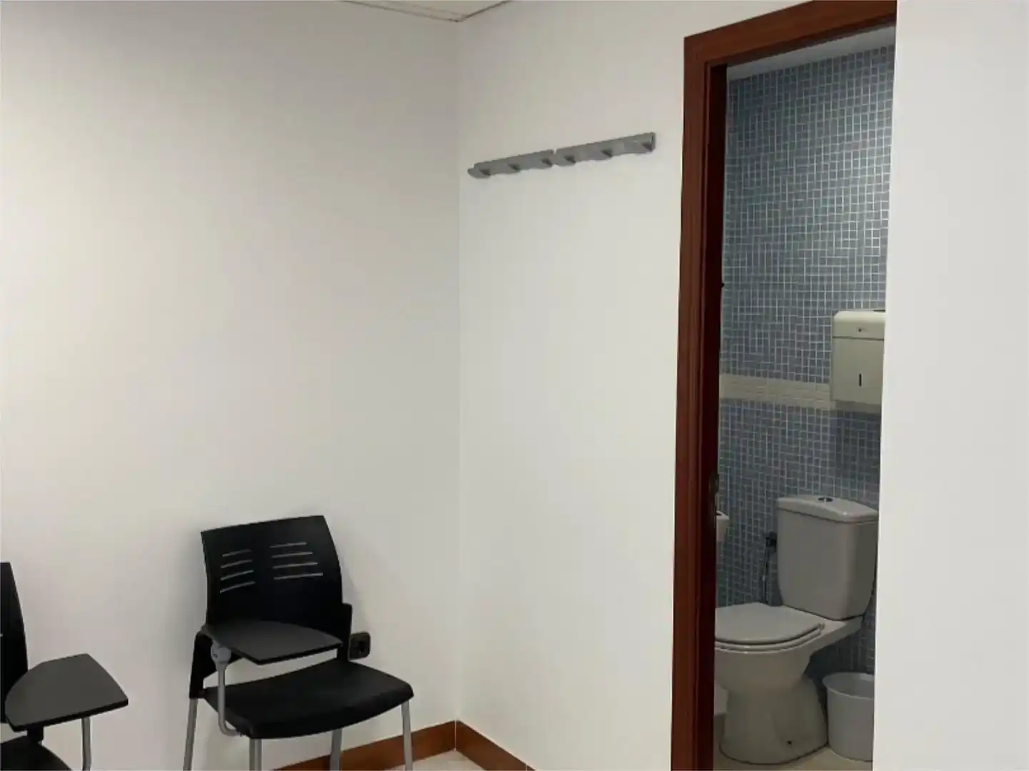 Badezimmer von Büro zur Miete in Melilla