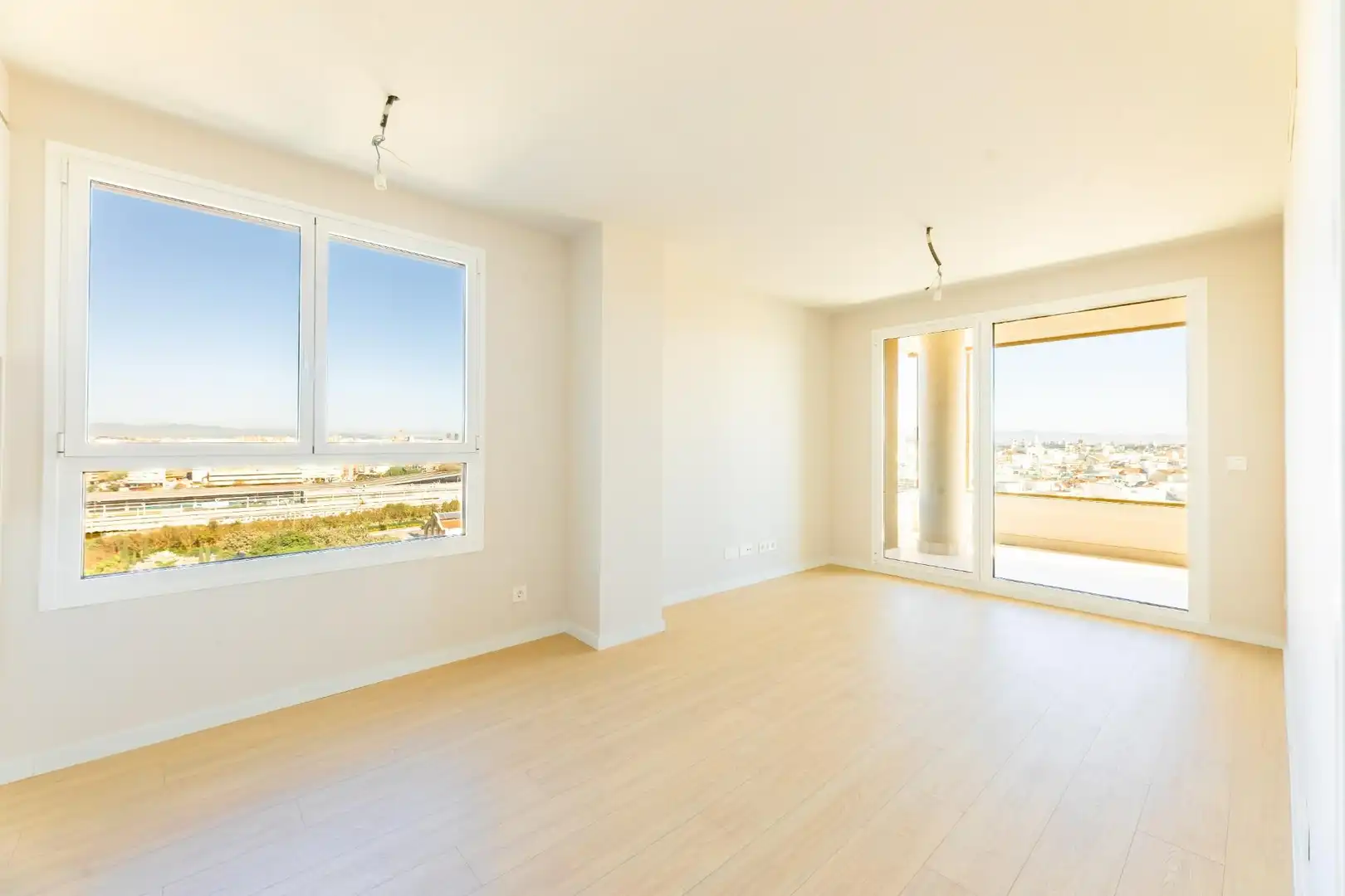 Schlafzimmer von Wohnung zur Miete in Valencia mit Klimaanlage, Heizung und Privatgarten