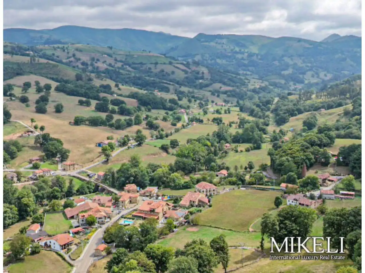 Vista exterior de Finca rústica en venta en Saro con Jardín privado y Parquet