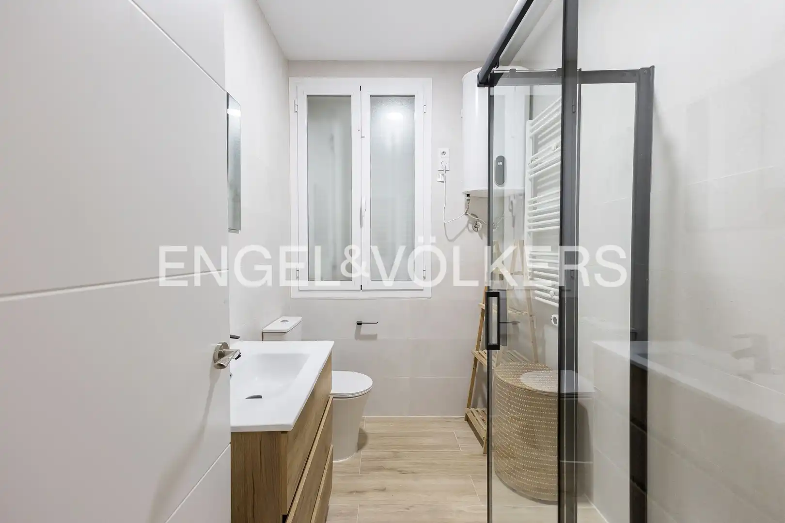 Bathroom of Flat for rent in Madrid  with Heating, Parquet flooring and Furnished