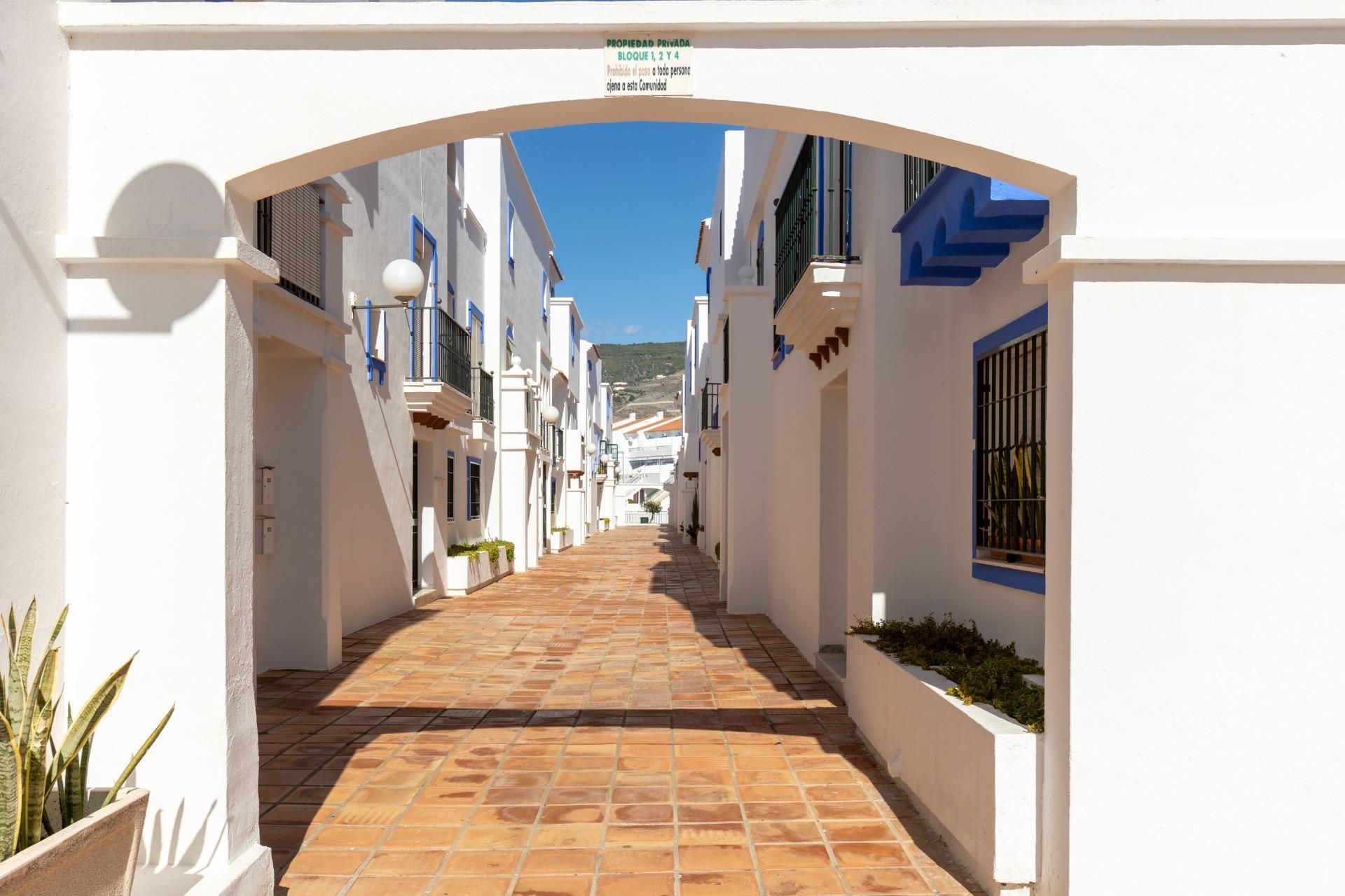 Vista exterior de Àtic en venda en Motril amb Calefacció, Parquet i Terrassa