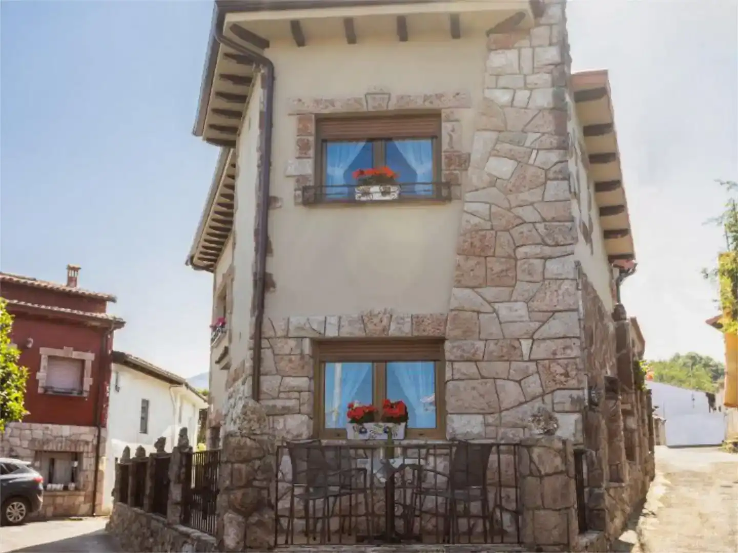 Außenansicht von Wohnung zum Verkauf in Llanes mit Balkon
