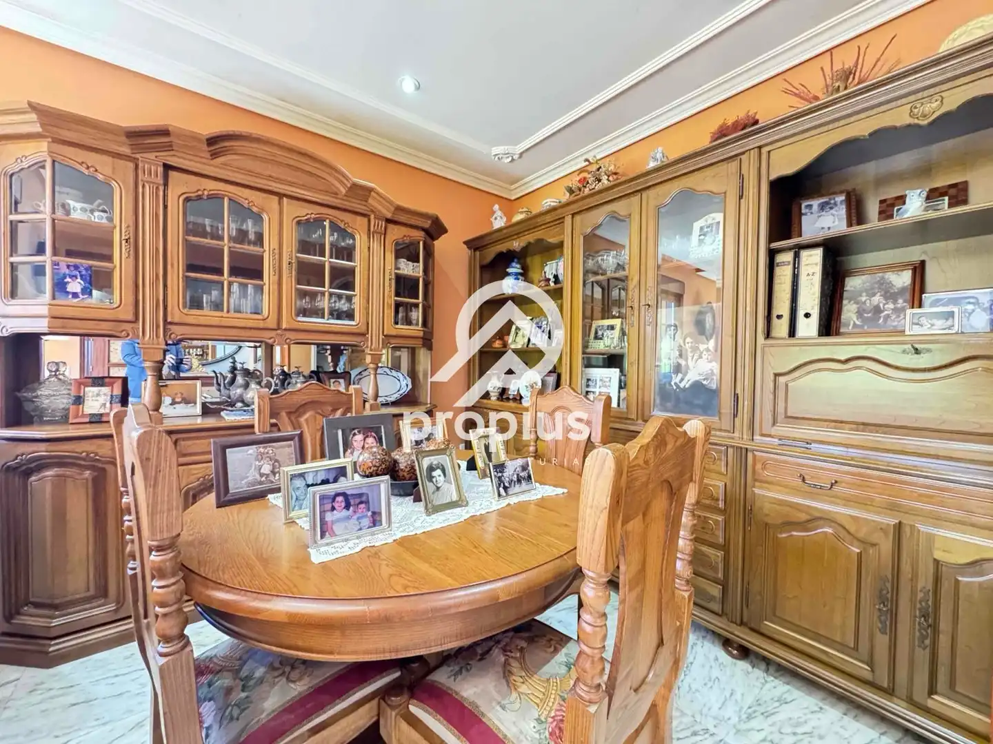 Comedor de Casa o chalet en venta en Avilés con Calefacción, Jardín privado y Parquet