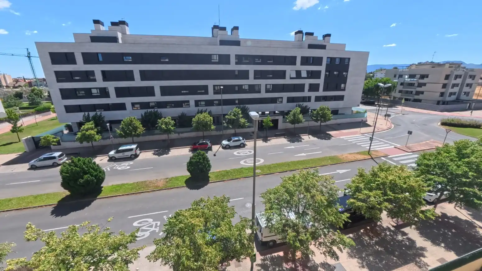 Vista exterior de Pis de lloguer en  Logroño amb Aire condicionat, Calefacció i Jardí privat