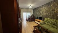 Sala d'estar de Casa adosada en venda en La Rinconada amb Aire condicionat, Calefacció i Terrassa