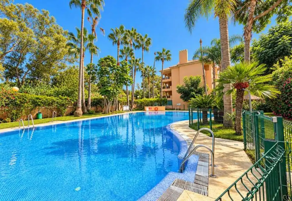 Apartamento con piscina en venta en Elviria - Cabopino