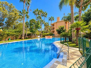 Apartament amb piscina en venda a Elviria - Cabopino