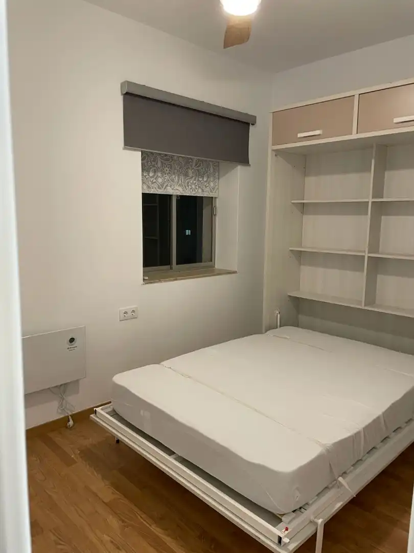 Dormitori de Pis de lloguer en Jaén amb Aire condicionat, Calefacció i Moblat