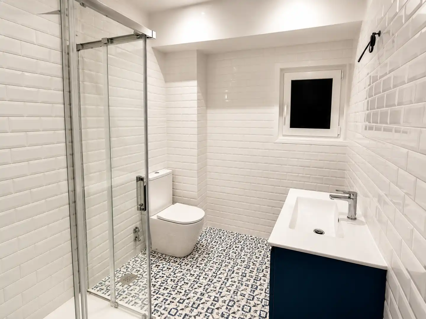 Baño de Piso de alquiler en Santander con Calefacción, Trastero y Horno