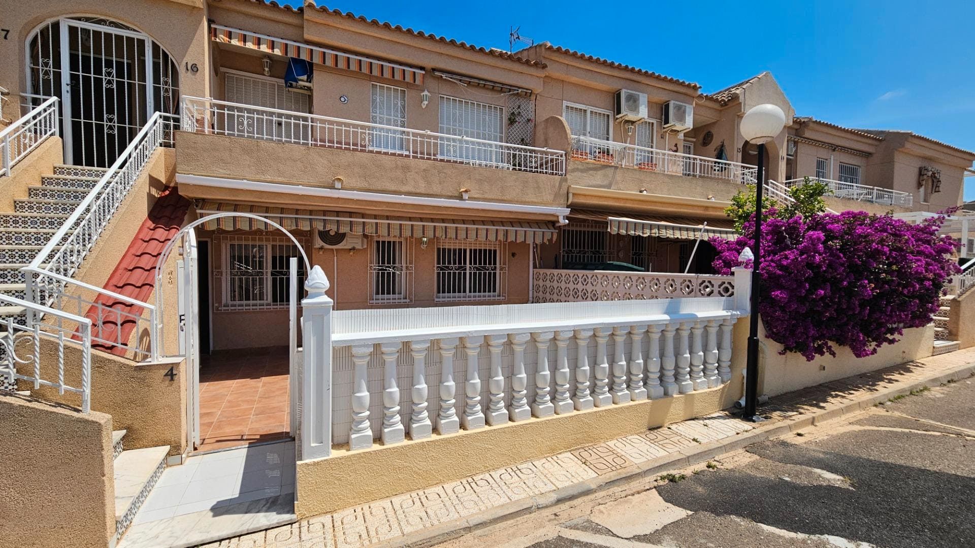 Exterior view of House or chalet for sale in Torrevieja  with Air Conditioner, Terrace and Storage room