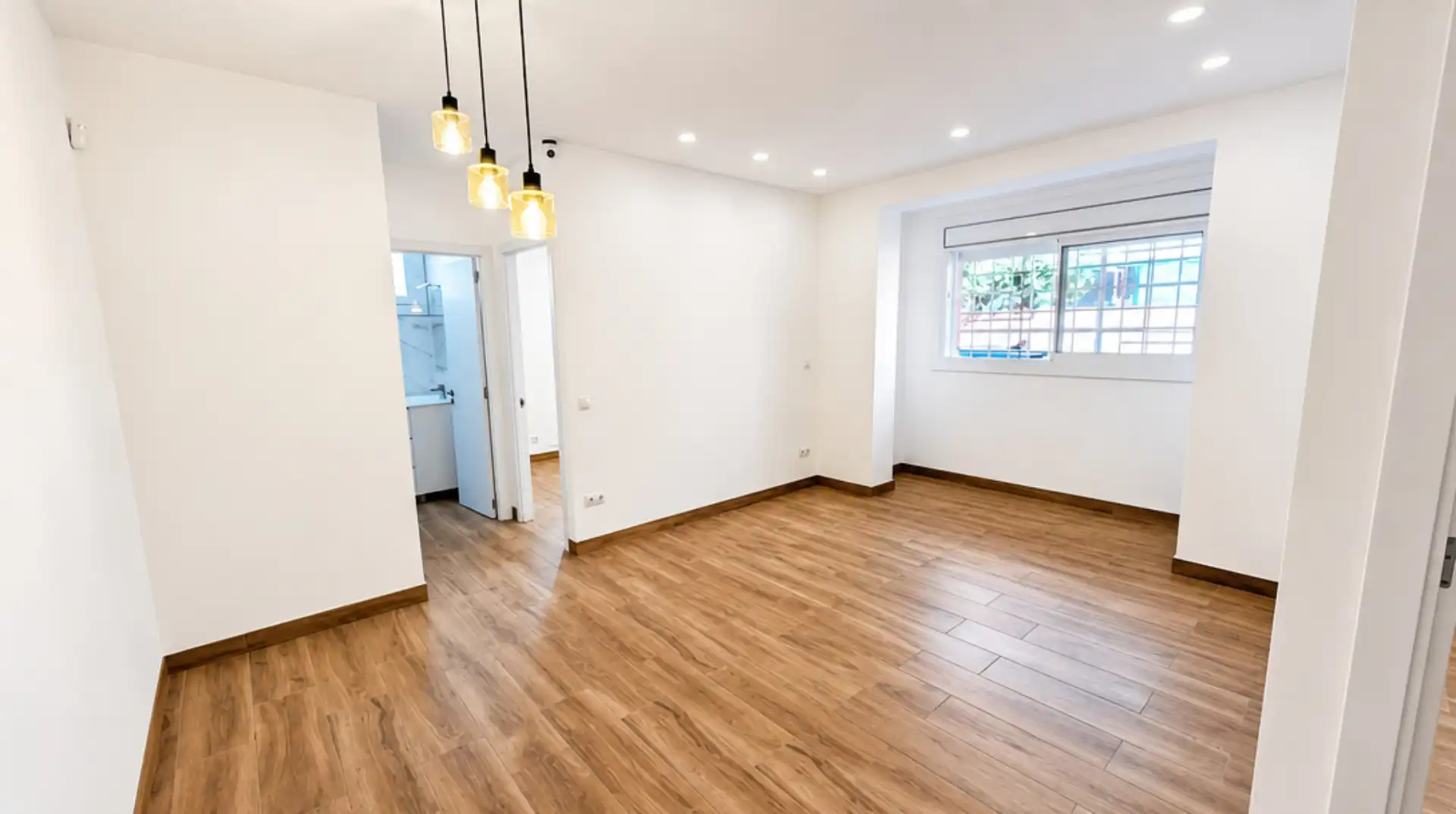 Wohnzimmer von Wohnung zum Verkauf in Barcelona mit Ofen und Alarm