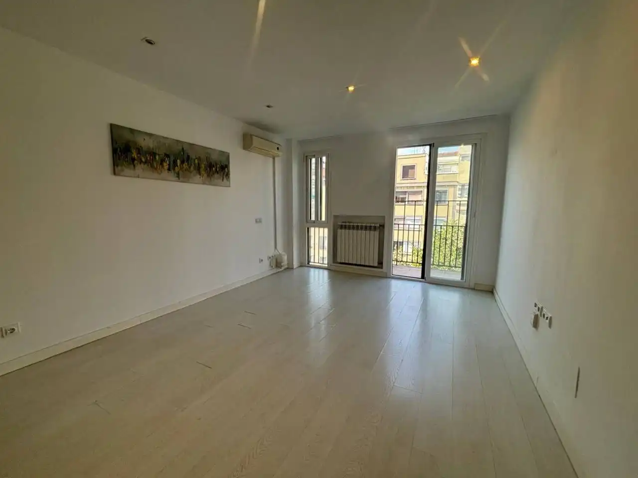 Schlafzimmer von Dachboden zur Miete in Madrid mit Klimaanlage, Heizung und Parkett