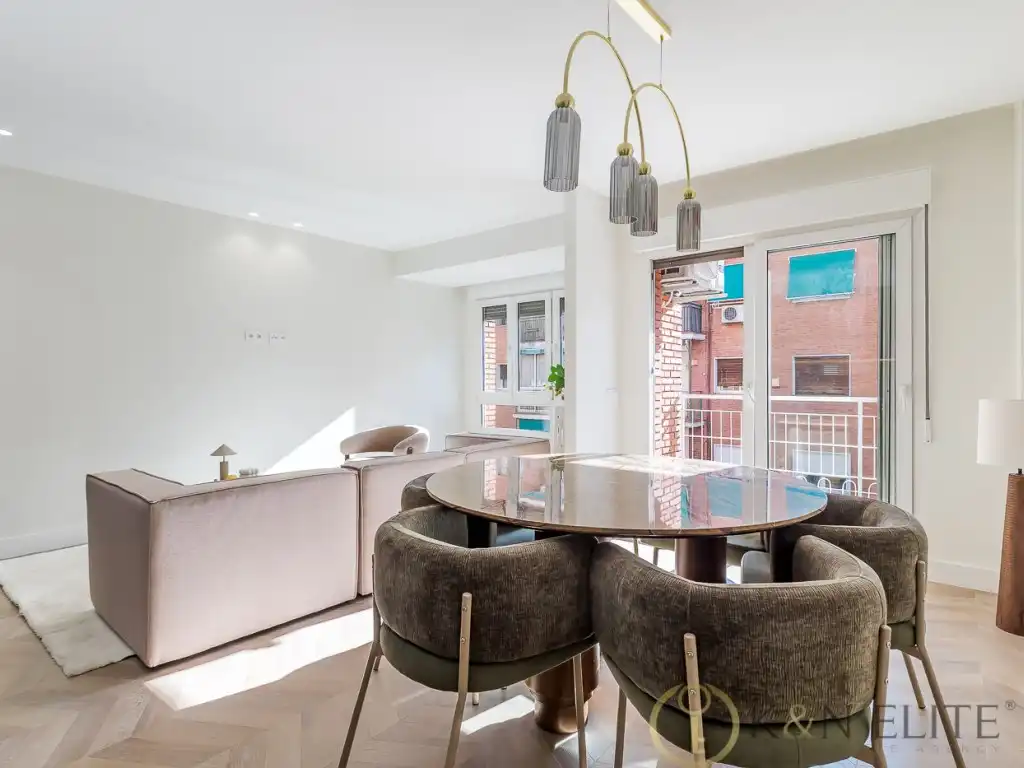 Dining room of Flat for sale in Chamartín