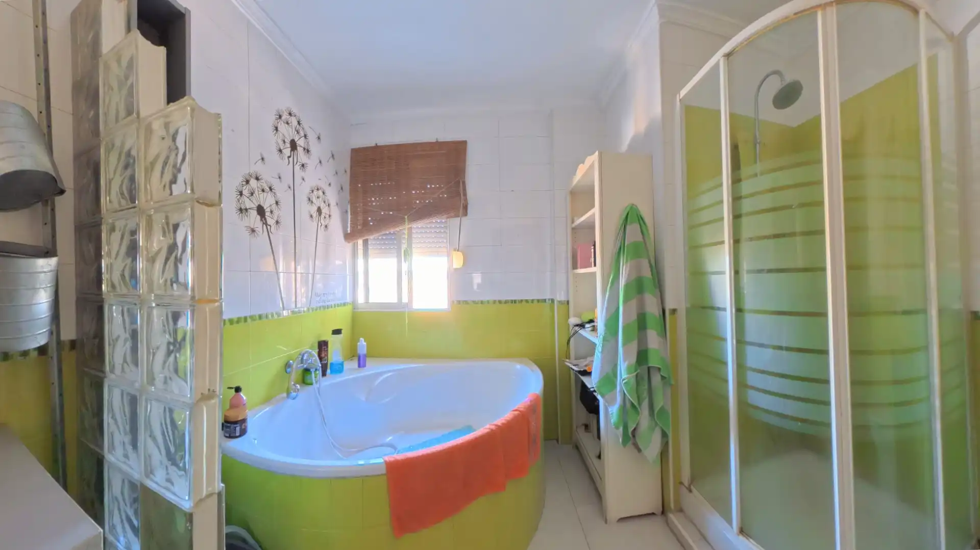Baño de Piso en venta en Sevilla con Aire acondicionado, Amueblado y Lavadora