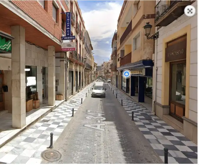 Business premises for sale in Berja