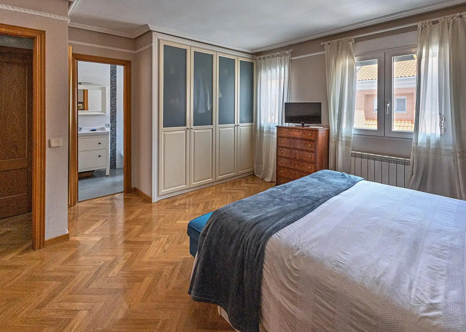 Dormitori de Casa o xalet en venda en Valladolid amb Calefacció, Jardí privat i Parquet