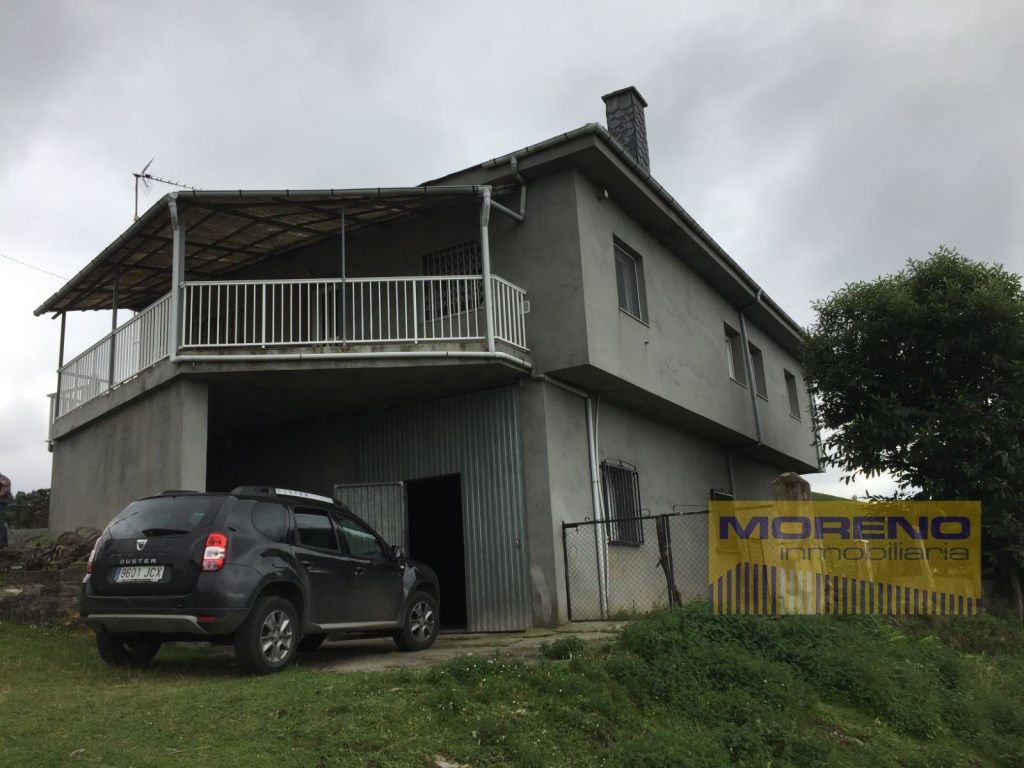 Vista exterior de Casa o xalet en venda en Navia de Suarna amb Terrassa