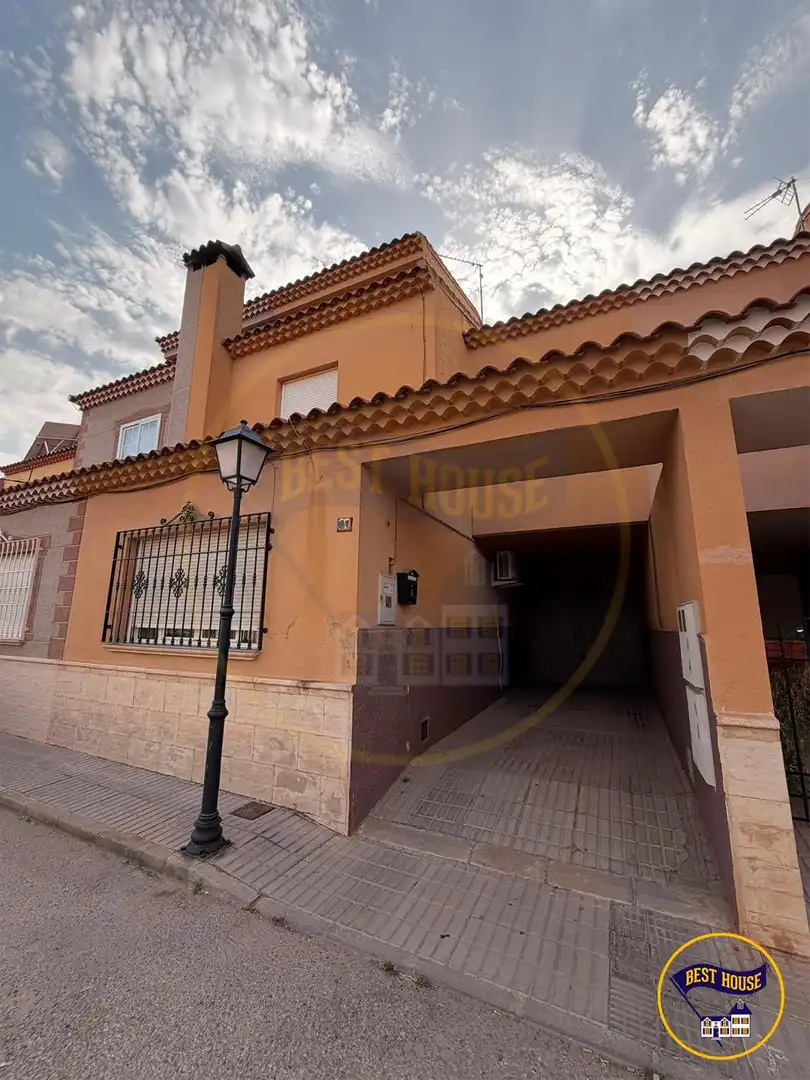 Vista exterior de Casa adosada en venta en Quintanar del Rey con Aire acondicionado, Calefacción y Amueblado
