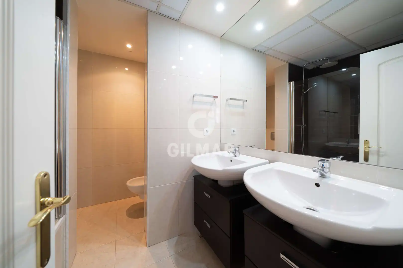 Bathroom of Flat for sale in Madrid  with Heating and Storage room