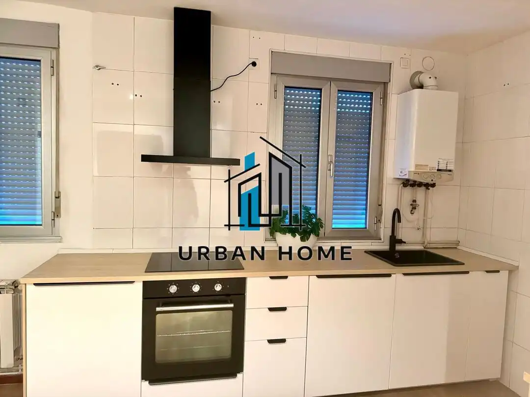 Cocina de Piso en venta en León Capital  con Calefacción y Trastero