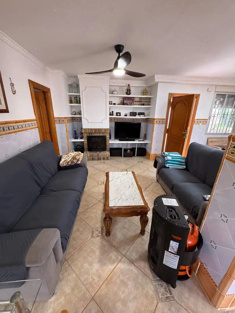 Sala d'estar de Casa o xalet en venda en La Pobla de Vallbona amb Aire condicionat, Jardí privat i Terrassa