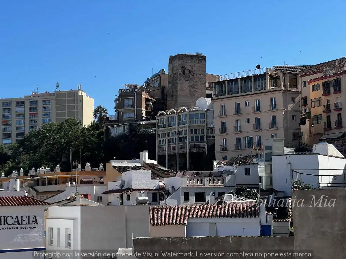 Vista exterior de Casa o xalet en venda en Torremolinos amb Aire condicionat i Balcó