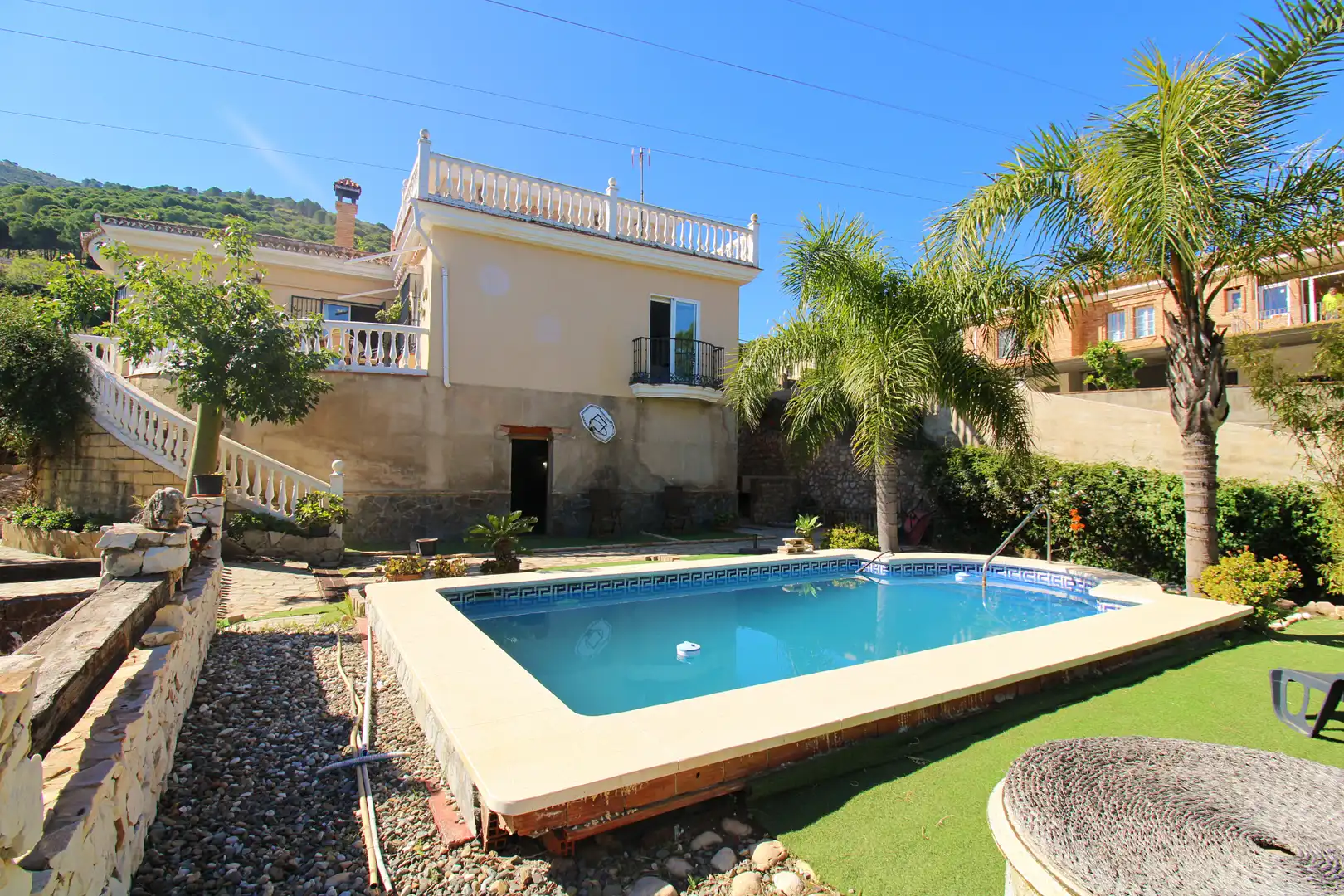 Vista exterior de Casa o xalet en venda en Alhaurín de la Torre amb Aire condicionat, Calefacció i Terrassa