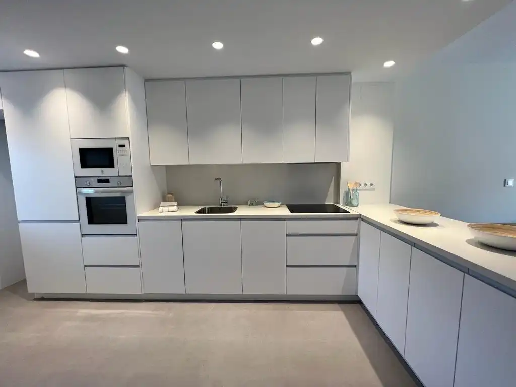 Cocina de Apartamento en venta en L'Alfàs del Pi con Aire acondicionado, Calefacción y Jardín privado