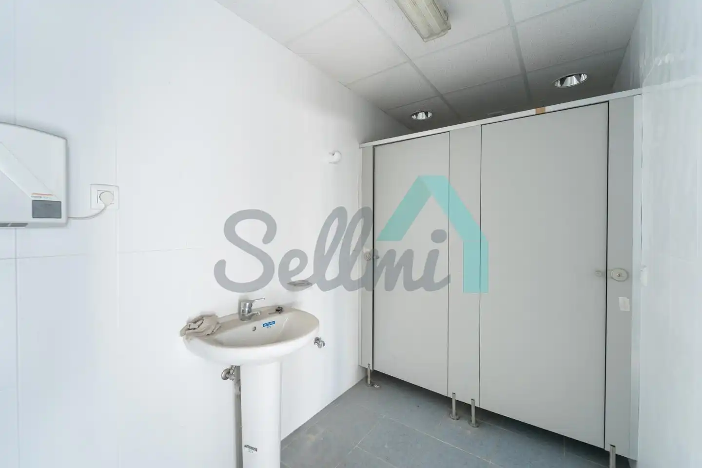 Baño de Nave industrial en venta en Oviedo 