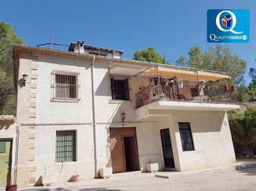 Detached house for sale in Onil
