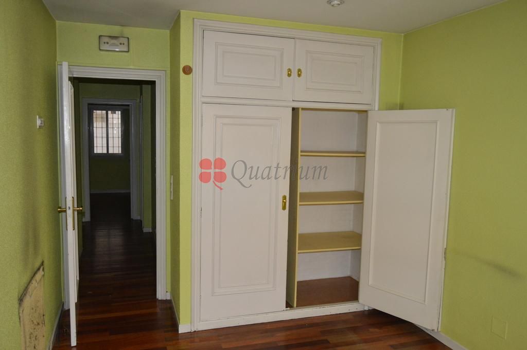 Bedroom of Office to rent in Santiago de Compostela 