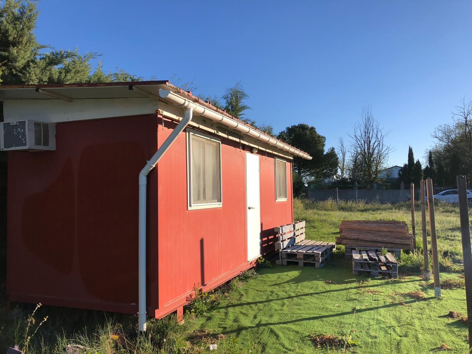 Vista exterior de Finca rústica en venda en Mojados amb Jardí privat
