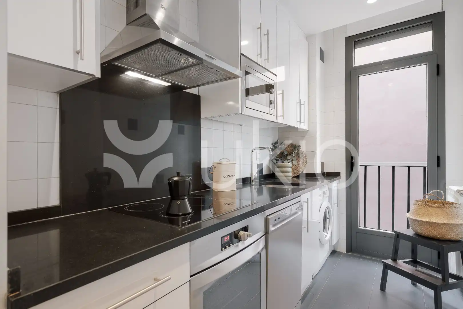 Cocina de Apartamento de alquiler en Madrid con Aire acondicionado, Calefacción y Amueblado