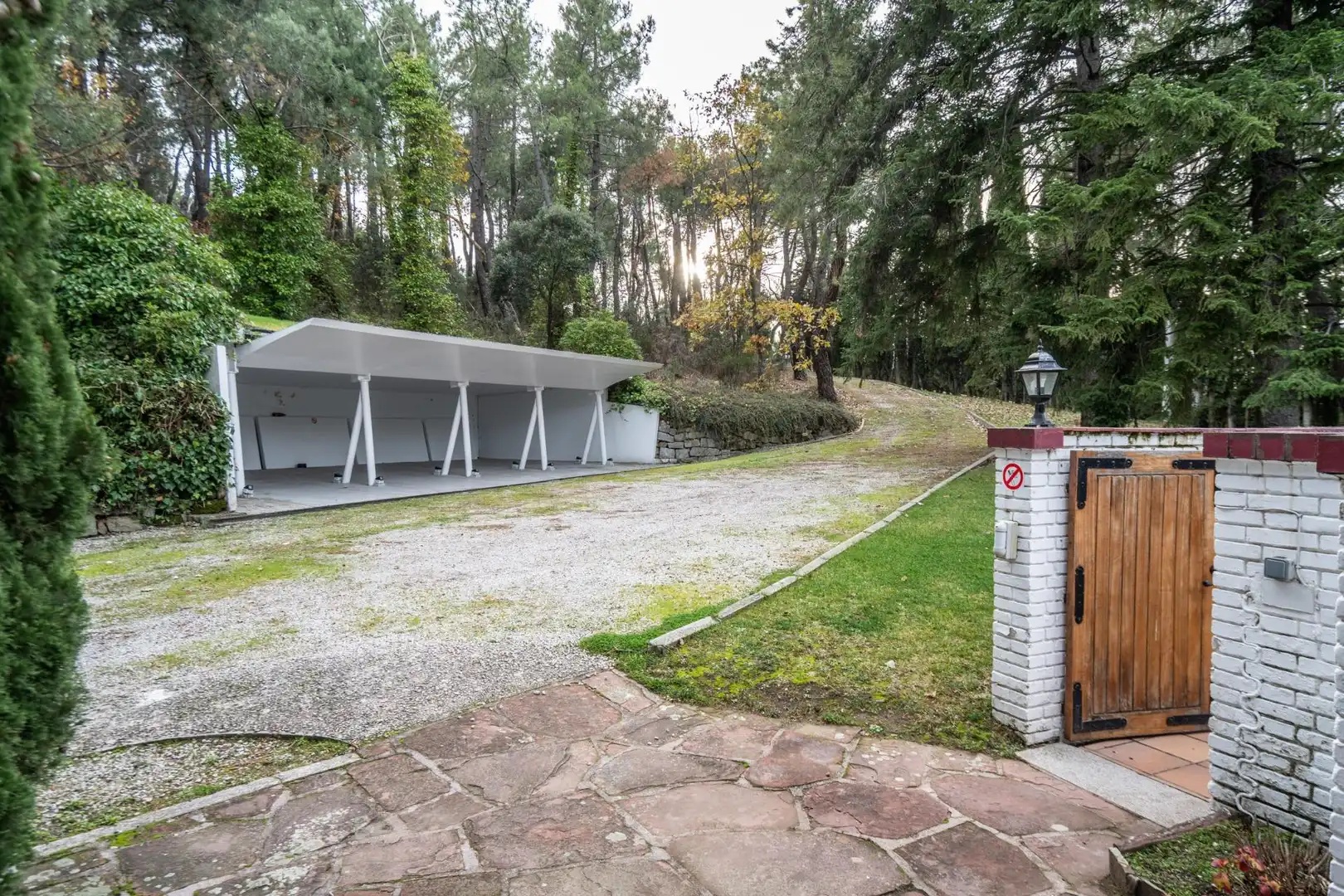 Aparcament de Finca rústica en venda en Guadarrama amb Aire condicionat, Calefacció i Jardí privat