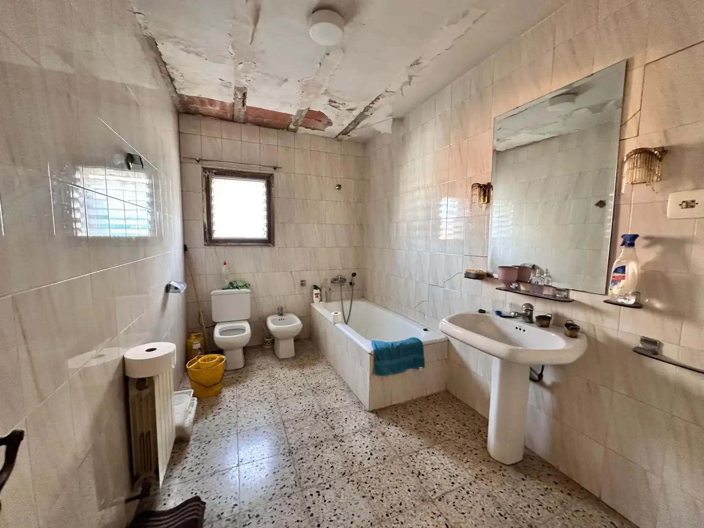 Bany de Casa o xalet en venda en Montcada i Reixac amb Traster