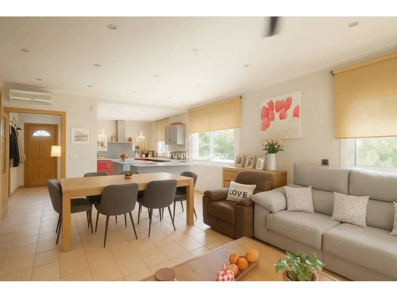 Detached house with pool for sale in Calle Joaquim Ruyra, imagen 4
