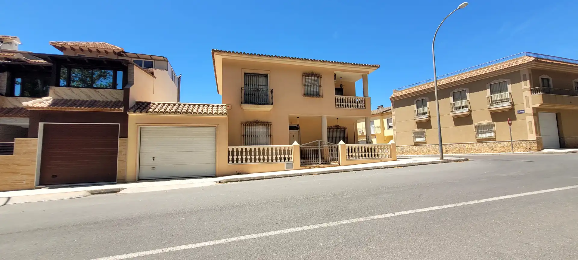 Vista exterior de Casa adosada en venta en Berja con Aire acondicionado, Calefacción y Parquet