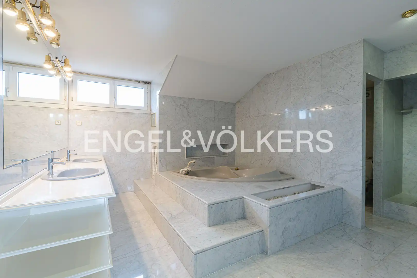 Baño de Casa o chalet en venta en Pozuelo de Alarcón con Aire acondicionado, Calefacción y Jardín privado