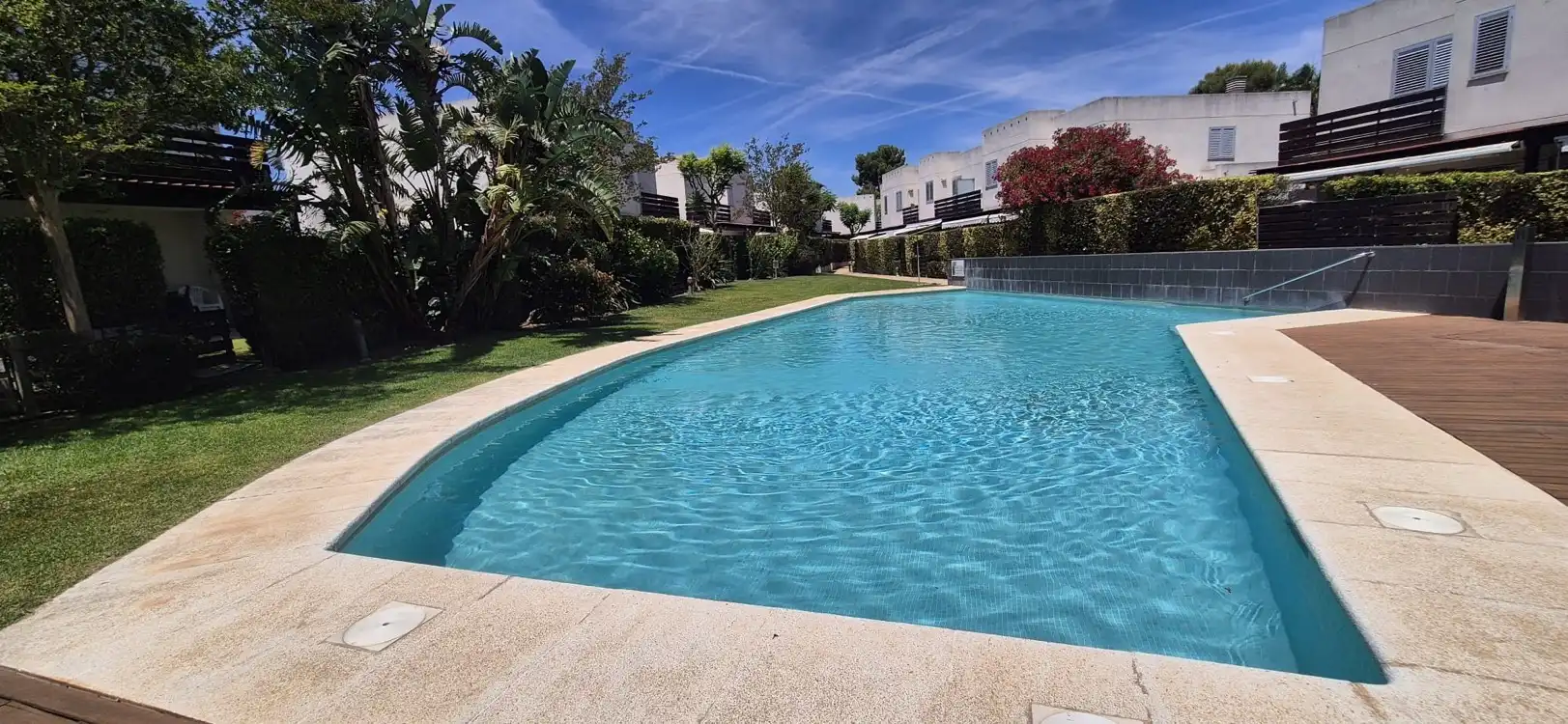 Schwimmbecken von Einfamilien-Reihenhaus zum Verkauf in Mont-roig del Camp mit Klimaanlage, Privatgarten und Terrasse