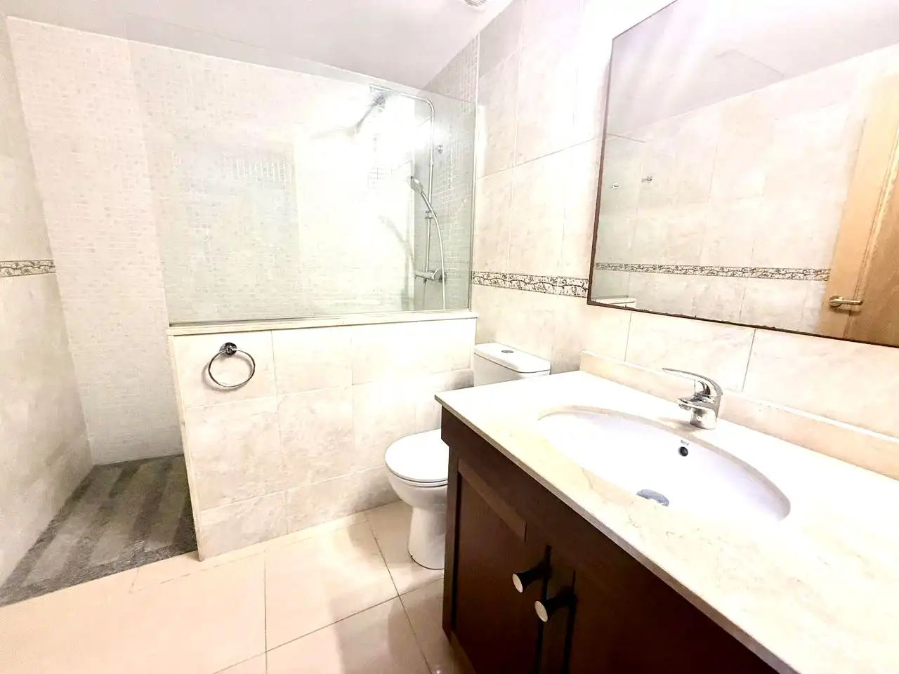 Badezimmer von Wohnung zur Miete in Marratxí mit Klimaanlage, Heizung und Terrasse