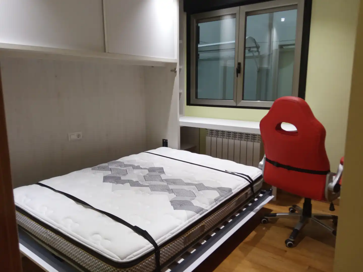 Dormitori de Pis de lloguer en Ourense Capital  amb Calefacció, Terrassa i Traster